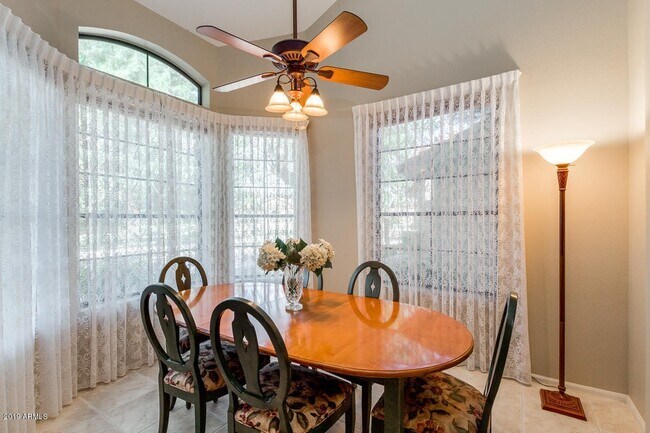 Building Photo - Location! Location! Beautiful 4 Bedroom/ 3 Bath Home! Ray/Kyrene