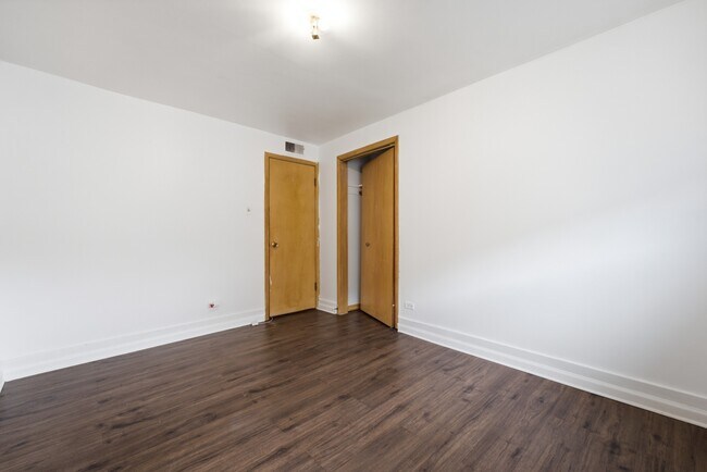 Building Photo - 3180 W Meadow Ln Dr