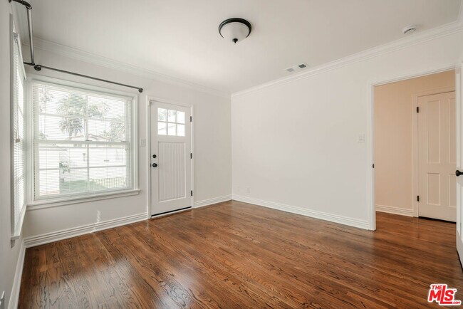 Building Photo - 308 19th St