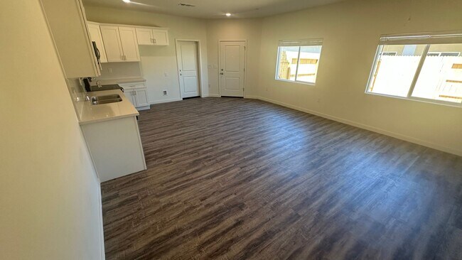 Building Photo - Coyote Run Duplexes 9004