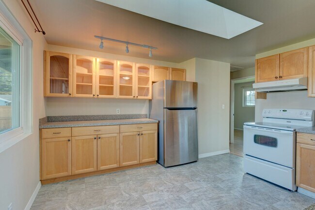 Building Photo - Charming 3-Bedroom Home on Spacious Corner...
