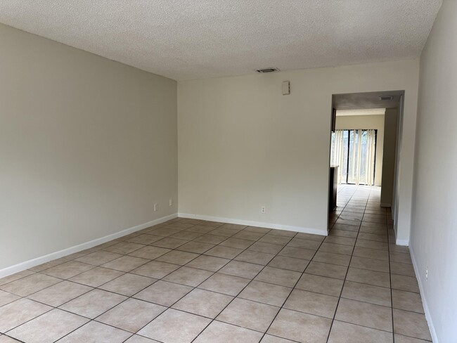 Building Photo - 1131 Goldenrod Rd