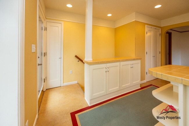 Building Photo - 3205 NE Davis St