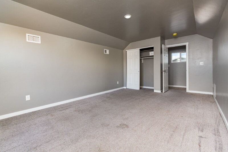 Building Photo - 383 Sage Way