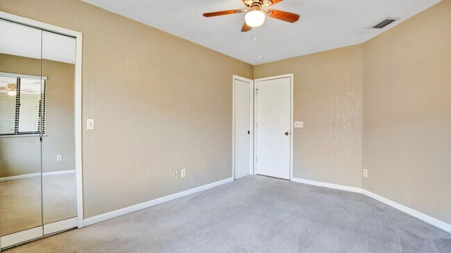Building Photo - 6019 Scotchwood Glen