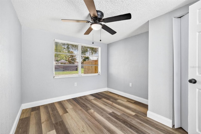 Building Photo - 9633 Lakeside Ln