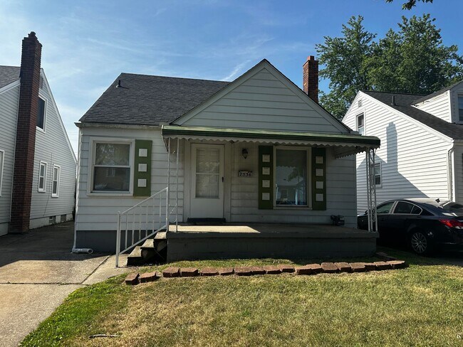 Building Photo - 3 Bedroom home in Centerline