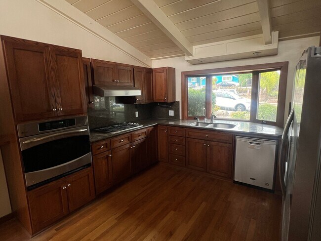 Building Photo - 356 Adams Way