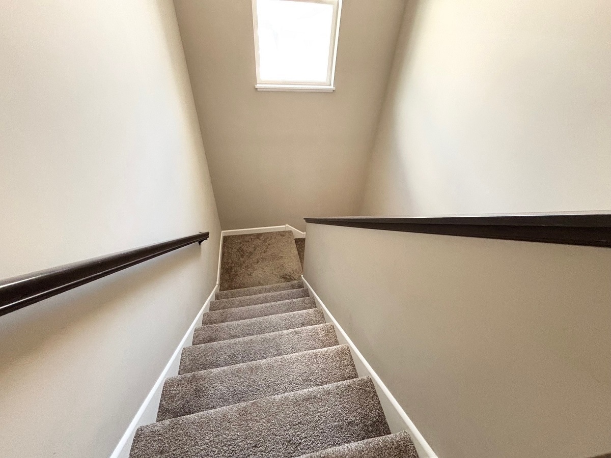 Building Photo - 821 Roselyn Dr
