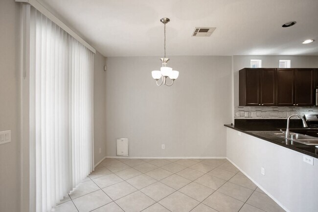 Building Photo - 4 Bedroom, 3 Den West Side Home