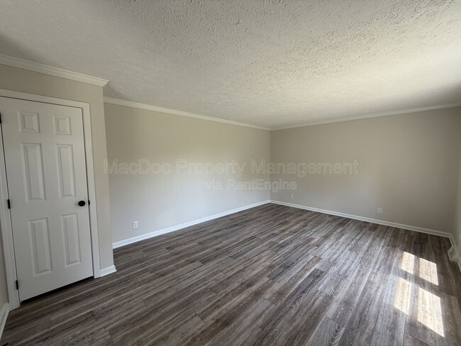 Building Photo - 10504 Benchmark Rd