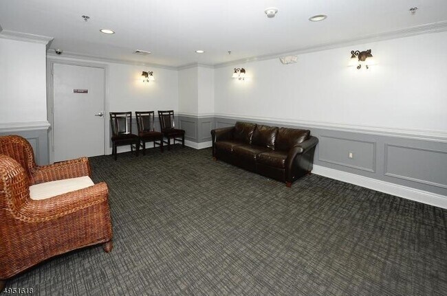 Building Photo - 318 54th St