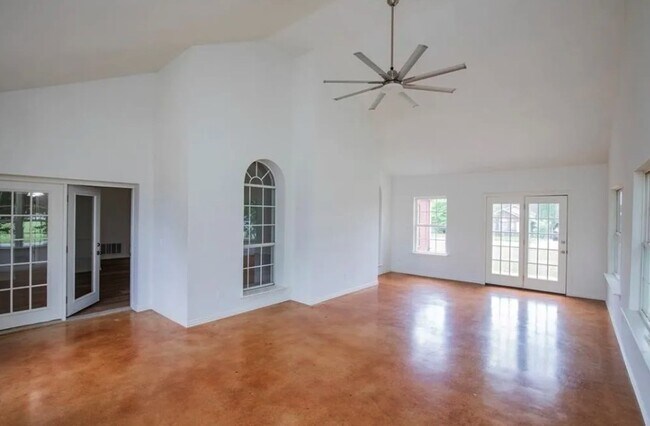 Building Photo - 1470 Forest St