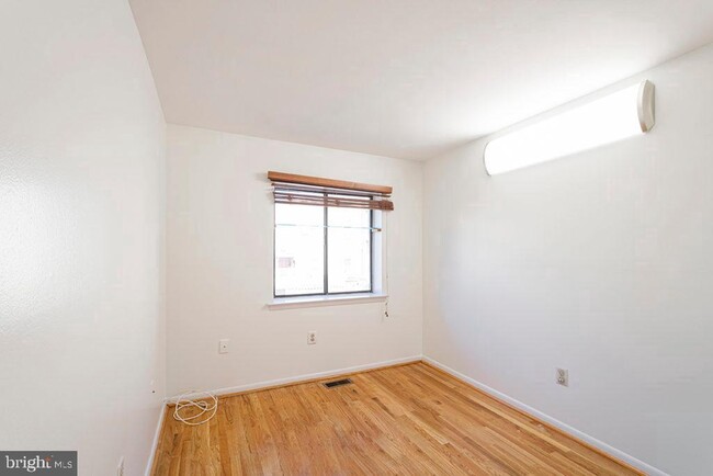 Building Photo - 2107 Arch St
