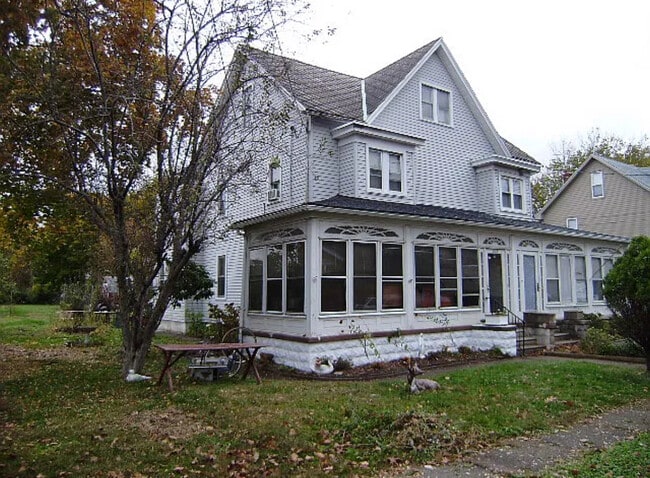 Building Photo - 302 Horace Ave
