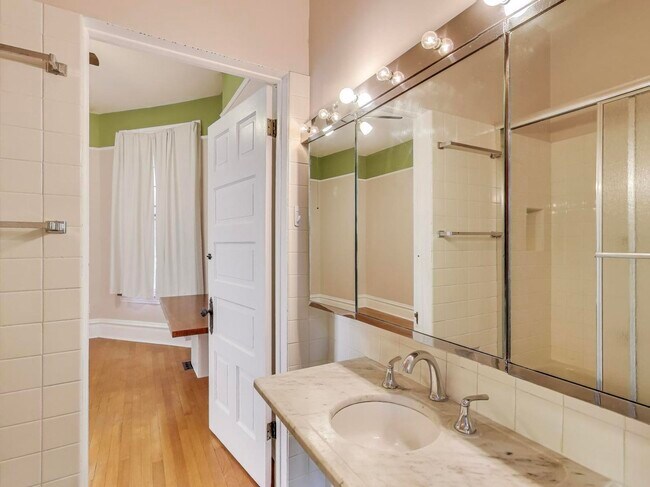 Building Photo - 5203 S Dorchester Ave