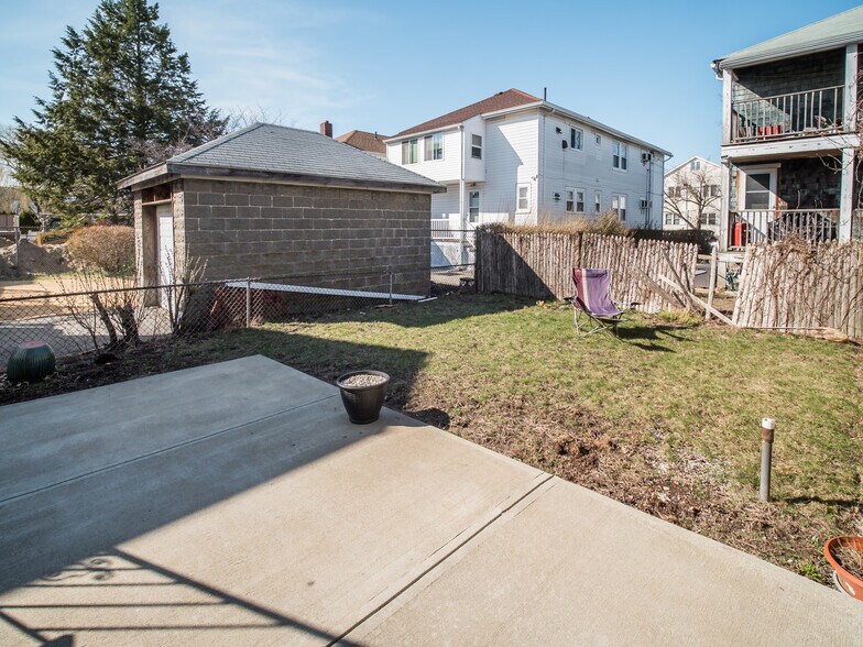 Building Photo - 99 2nd St