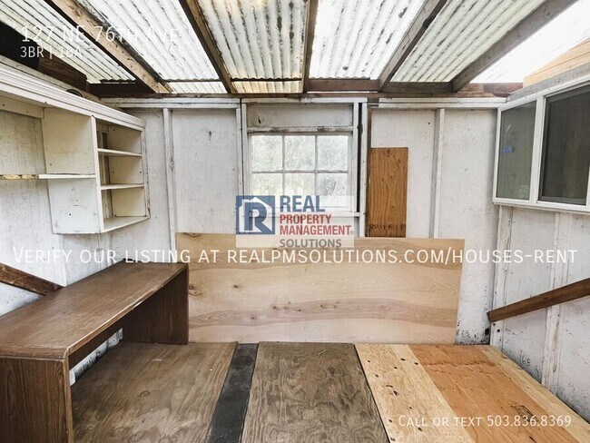 Building Photo - 127 NE 76th Ave