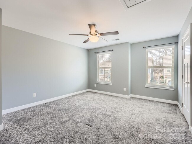Building Photo - 145 Beacon Dr