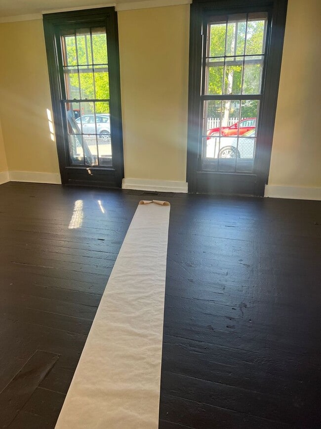 Building Photo - 3 bedroom house