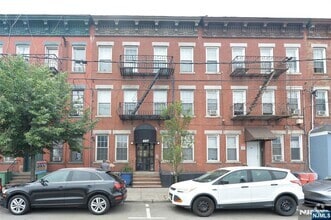 Building Photo - 407 30th St