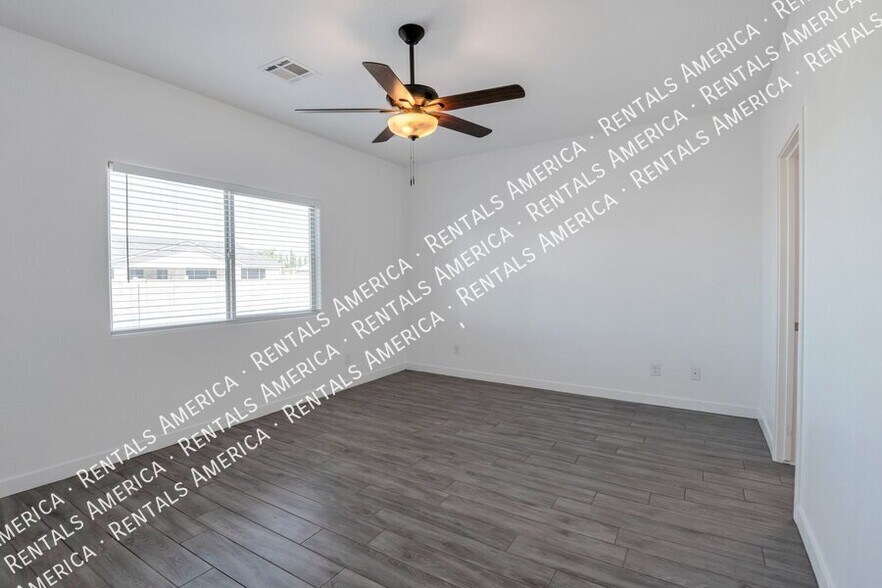 Building Photo - 35024 N Palm Dr