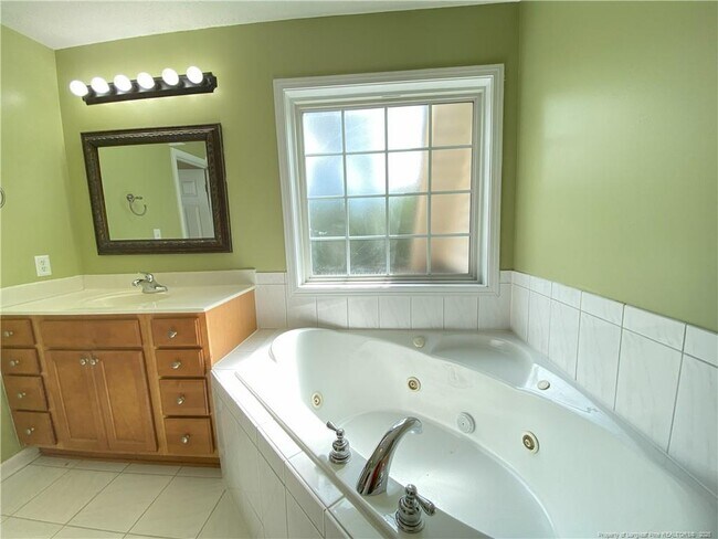 Building Photo - 1058 Carolina Way