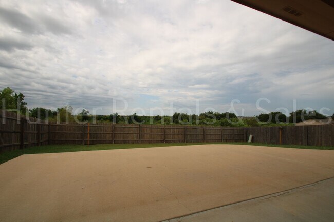 Building Photo - Goodnight Ranch!