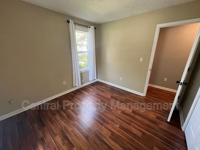 Building Photo - 203 Walker Way