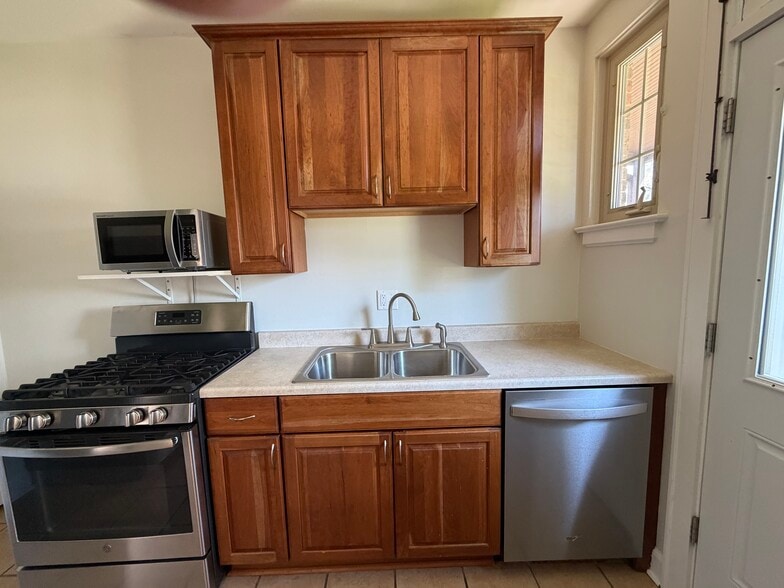 Building Photo - 81 W Weber Rd