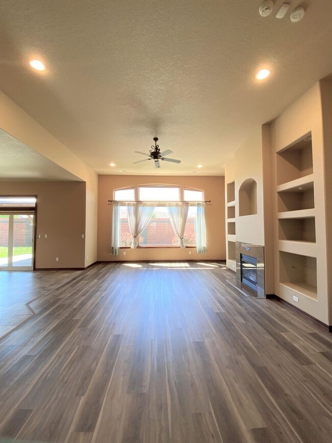 Building Photo - Beautiful, One Level Living in South Richland!