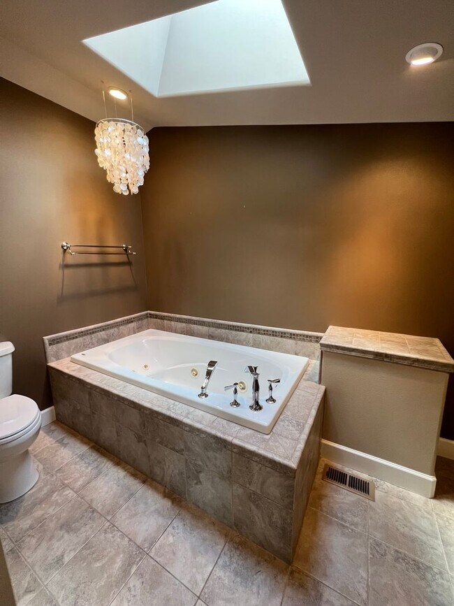 Building Photo - Spacious home with a large bonus room!  We...