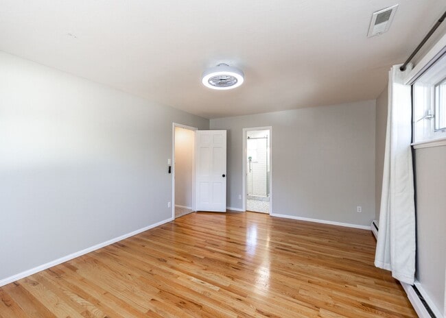 Building Photo - 3800 Templeton Gap Rd
