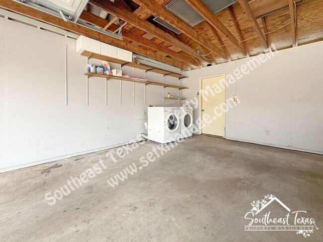Building Photo - 1099 Sunmeadow Dr