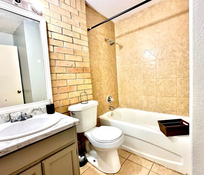 Building Photo - 311 Soria Dr