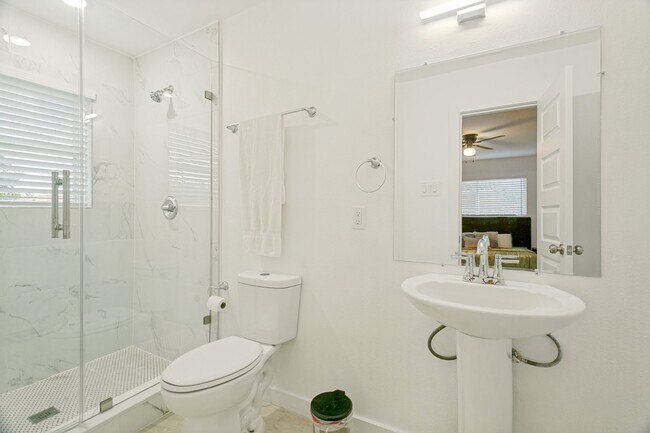 Building Photo - 1273 Palisades Dr