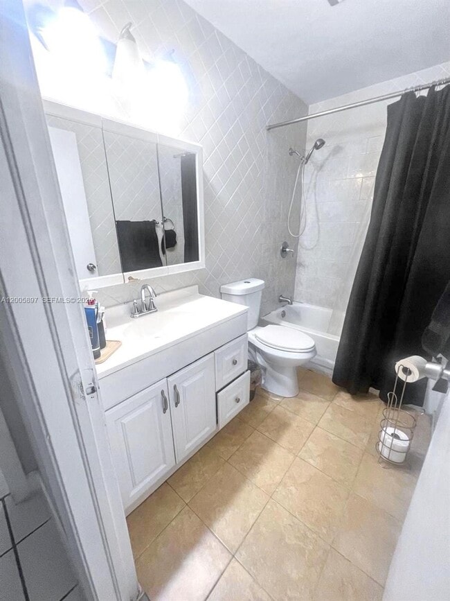 Building Photo - 4259 Royal Banyan Way