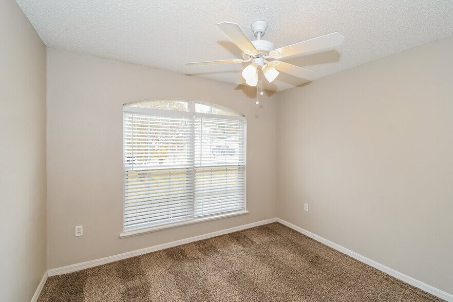 Building Photo - 11128 Lord Taylor Dr