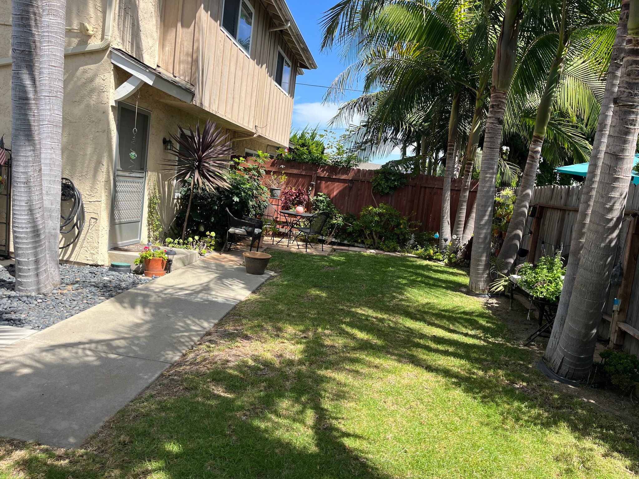 Unit D Entrance - 16522 Hillview Cir