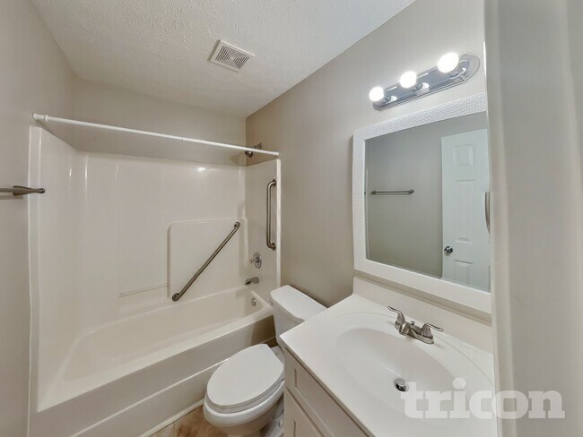 Building Photo - 1811 Packard Ct