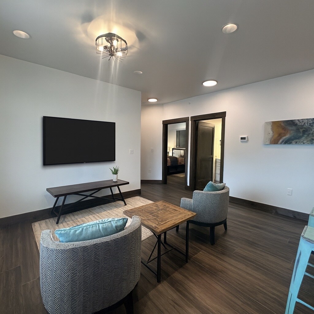 Building Photo - 1010 Baker Ave