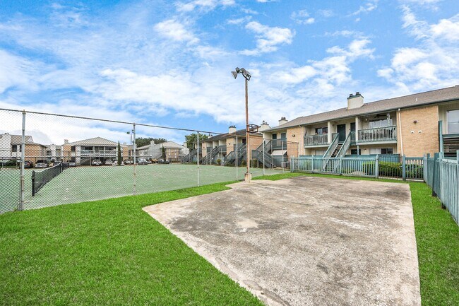 Building Photo - 250 El Dorado Blvd