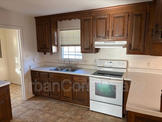 Building Photo - 808 N 30th St