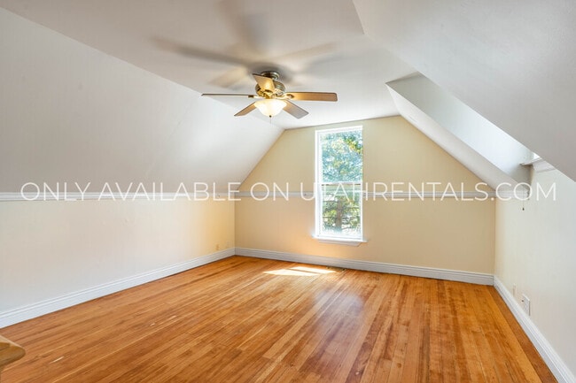 Building Photo - 10470 S Columbine Cir