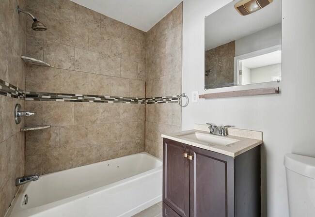 Building Photo - 424 N 64th St