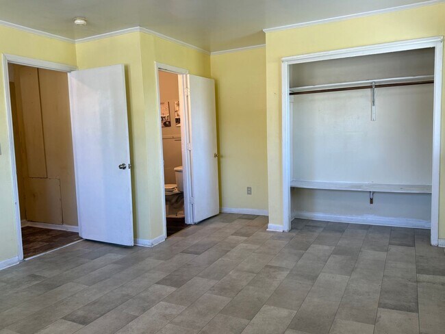 Building Photo - AMAZING LOCATION, Ranch Home Downtown Smit...