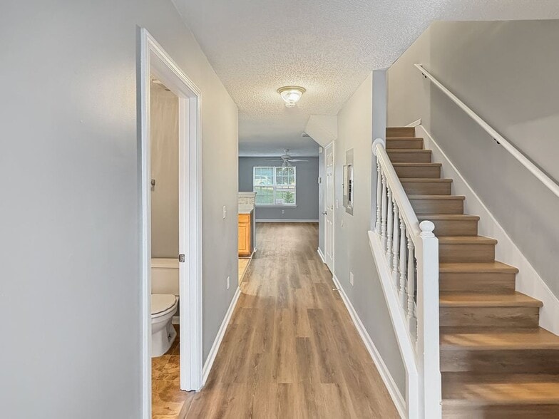 Building Photo - 5331 Creekview Way