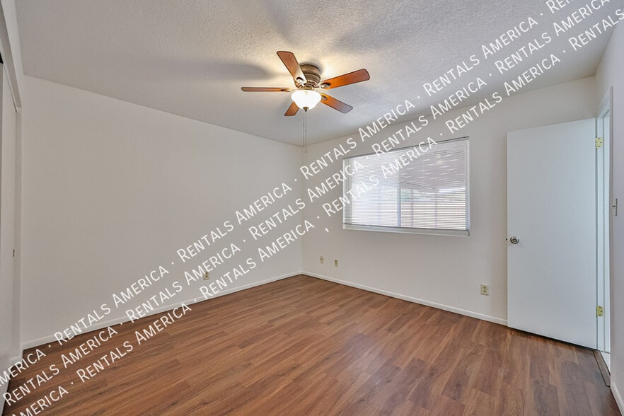 Building Photo - 1425 W Sequoia Dr