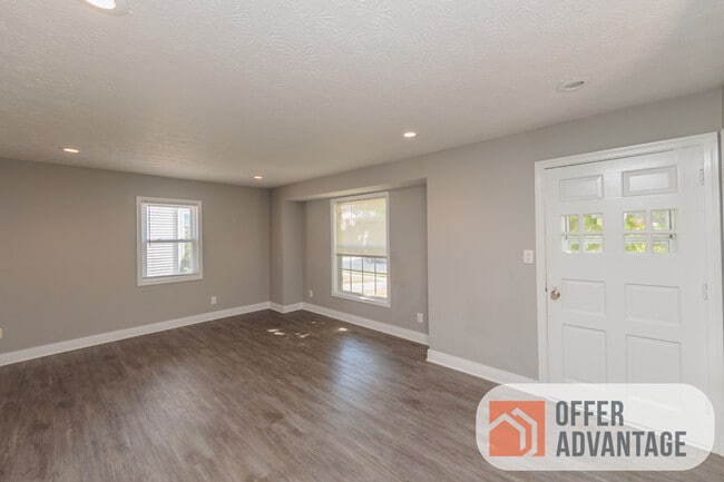 Building Photo - 376 E 215th St