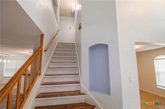 Building Photo - 402 Preakness Cir